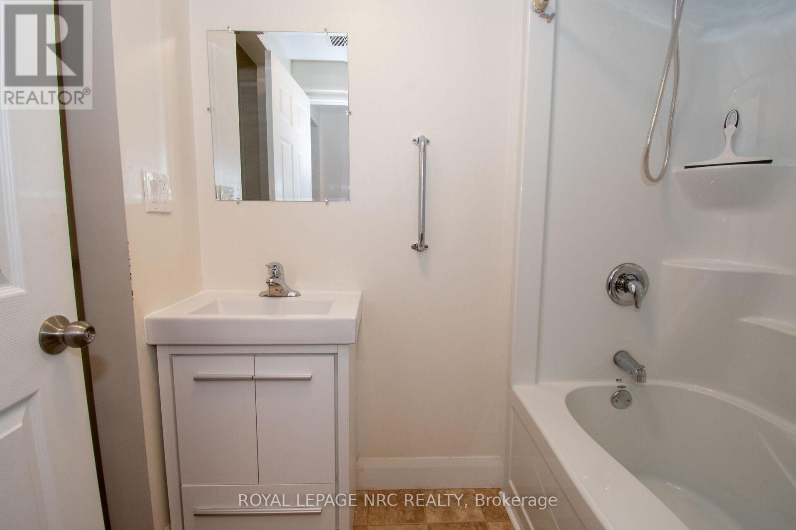 2 Eastbourne Avenue, St. Catharines, Ontario  L2M 5K4 - Photo 25 - X13526366