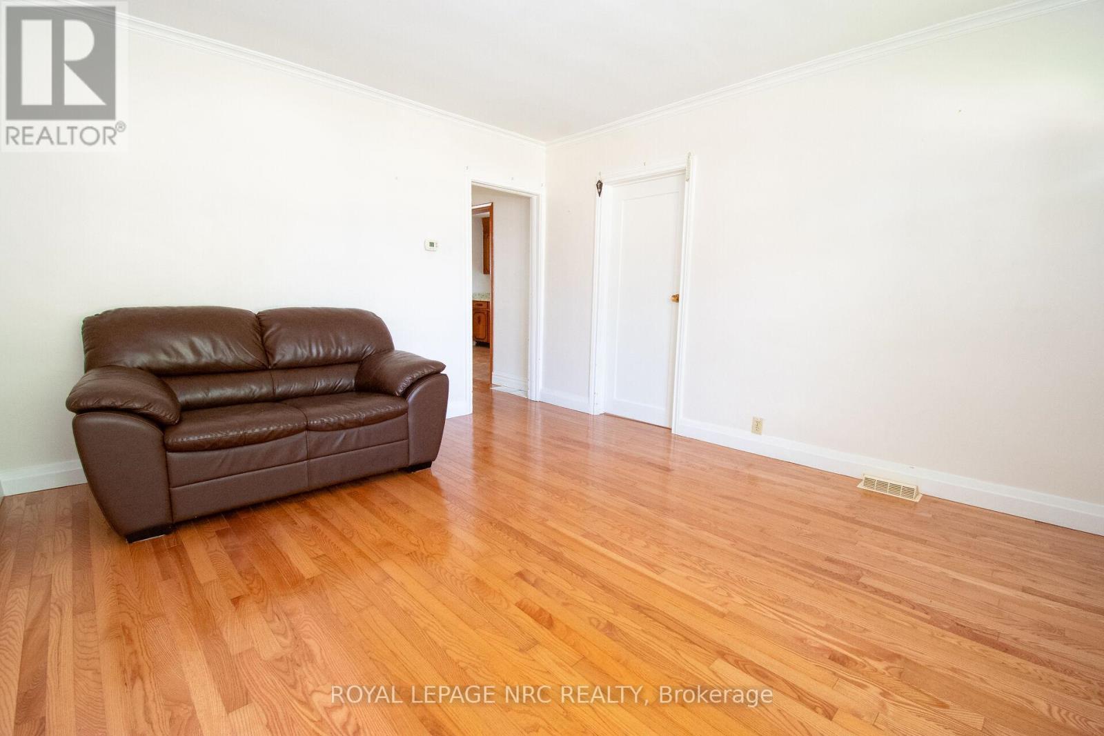 2 Eastbourne Avenue, St. Catharines, Ontario  L2M 5K4 - Photo 3 - X13526366