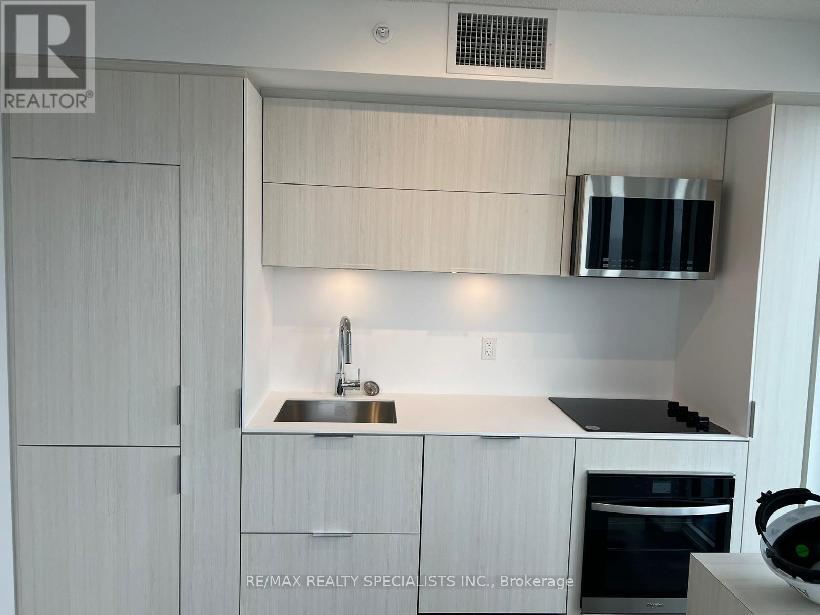 204 - 370 Martha Street S, Burlington, Ontario  L7R 0G9 - Photo 4 - W13526508