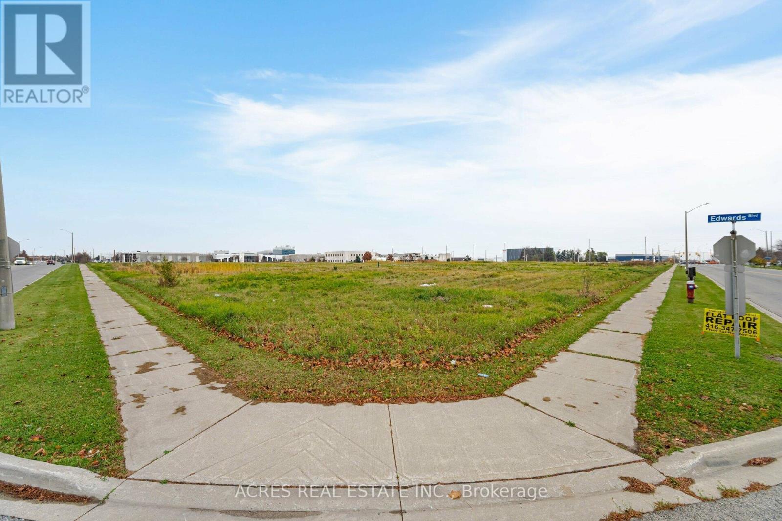 70 Superior Boulevard, Mississauga, Ontario L5T 2X9 - Photo 4 - W13526568
