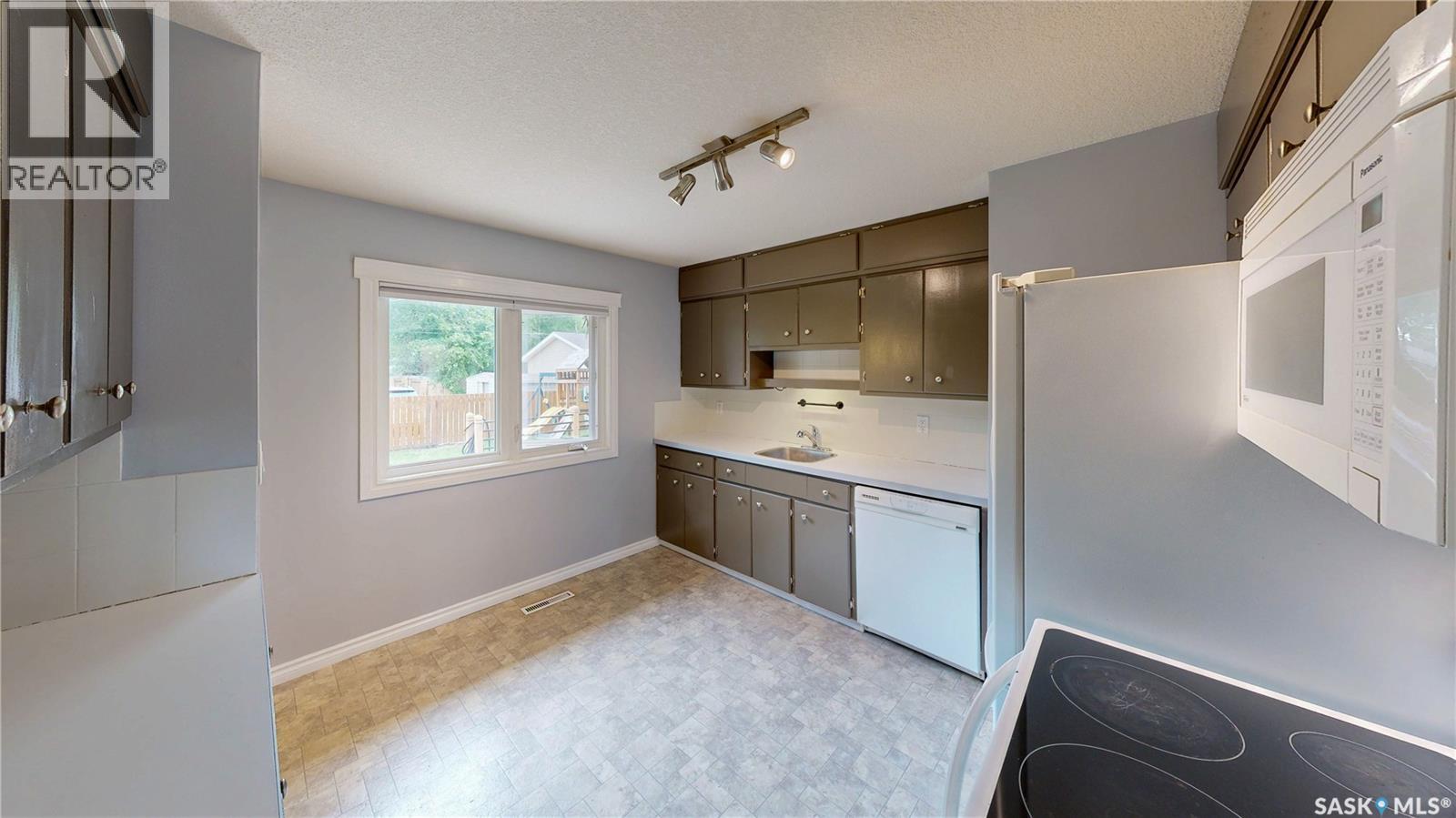 829 Walker Street, Regina, Saskatchewan  S4T 5N3 - Photo 7 - SK041566