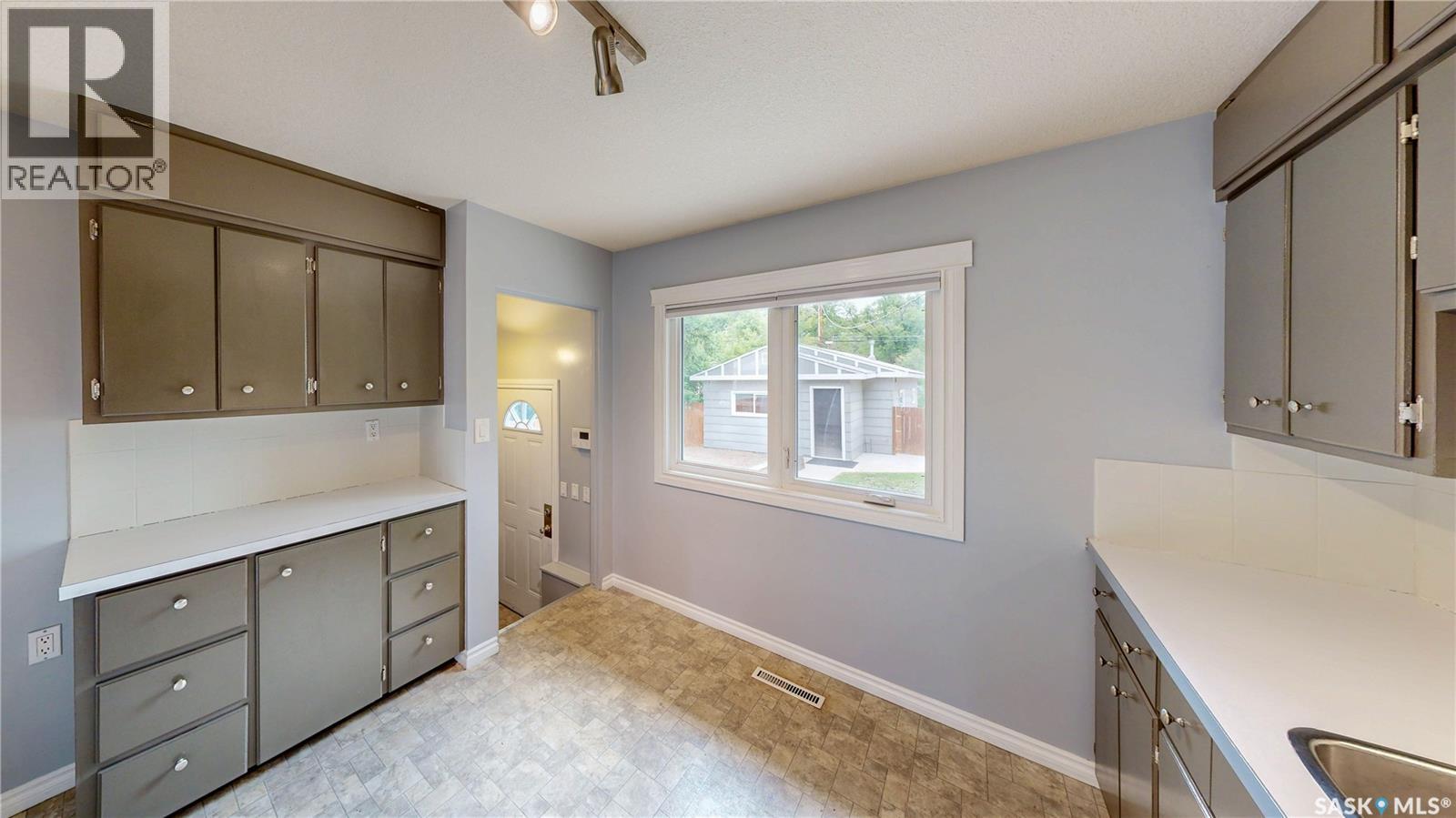 829 Walker Street, Regina, Saskatchewan  S4T 5N3 - Photo 8 - SK041566