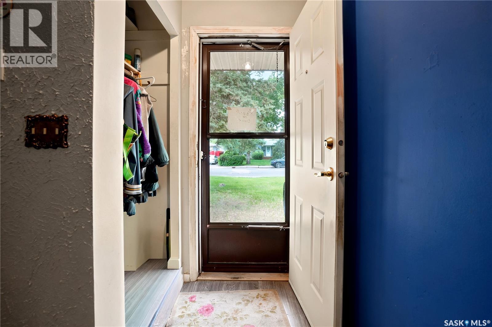 3815 Hill Avenue, Regina, Saskatchewan  S4S 0X4 - Photo 2 - SK041418