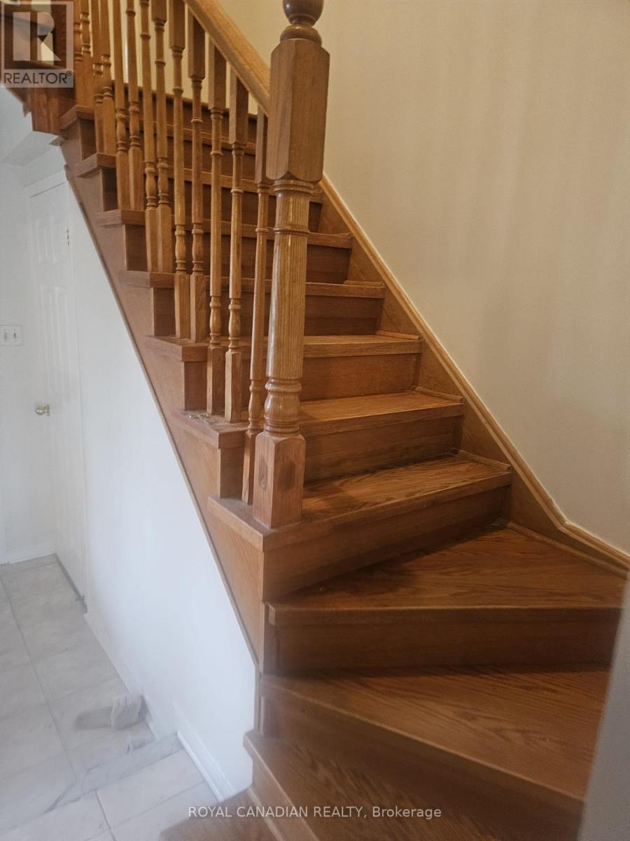 112 Lauraglen Crescent, Brampton, Ontario  L6Y 5A3 - Photo 5 - W13521628
