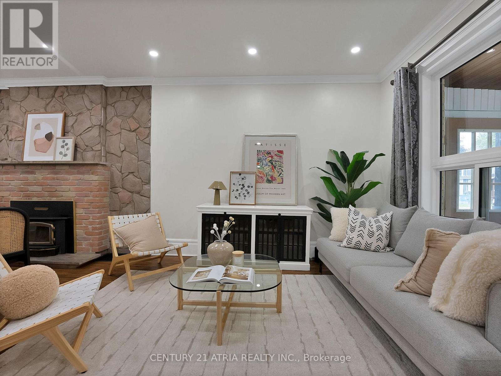 32 Rosevear Avenue, Toronto, Ontario  M4C 1Z3 - Photo 1 - E13526872