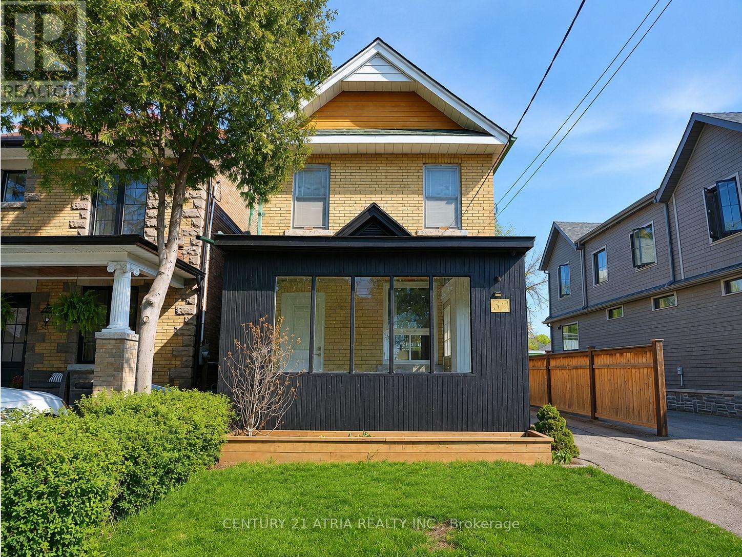 32 Rosevear Avenue, Toronto, Ontario  M4C 1Z3 - Photo 2 - E13526872