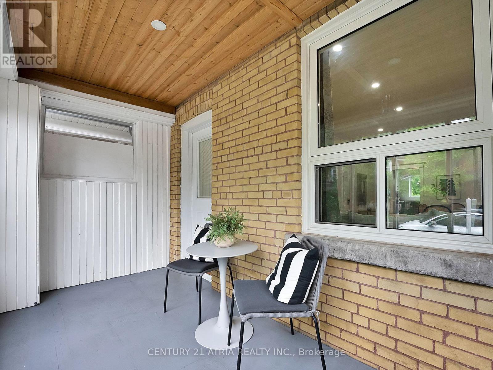 32 Rosevear Avenue, Toronto, Ontario  M4C 1Z3 - Photo 4 - E13526872