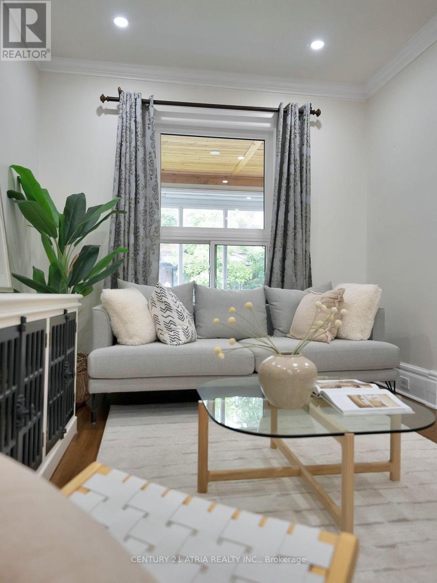 32 Rosevear Avenue, Toronto, Ontario  M4C 1Z3 - Photo 7 - E13526872