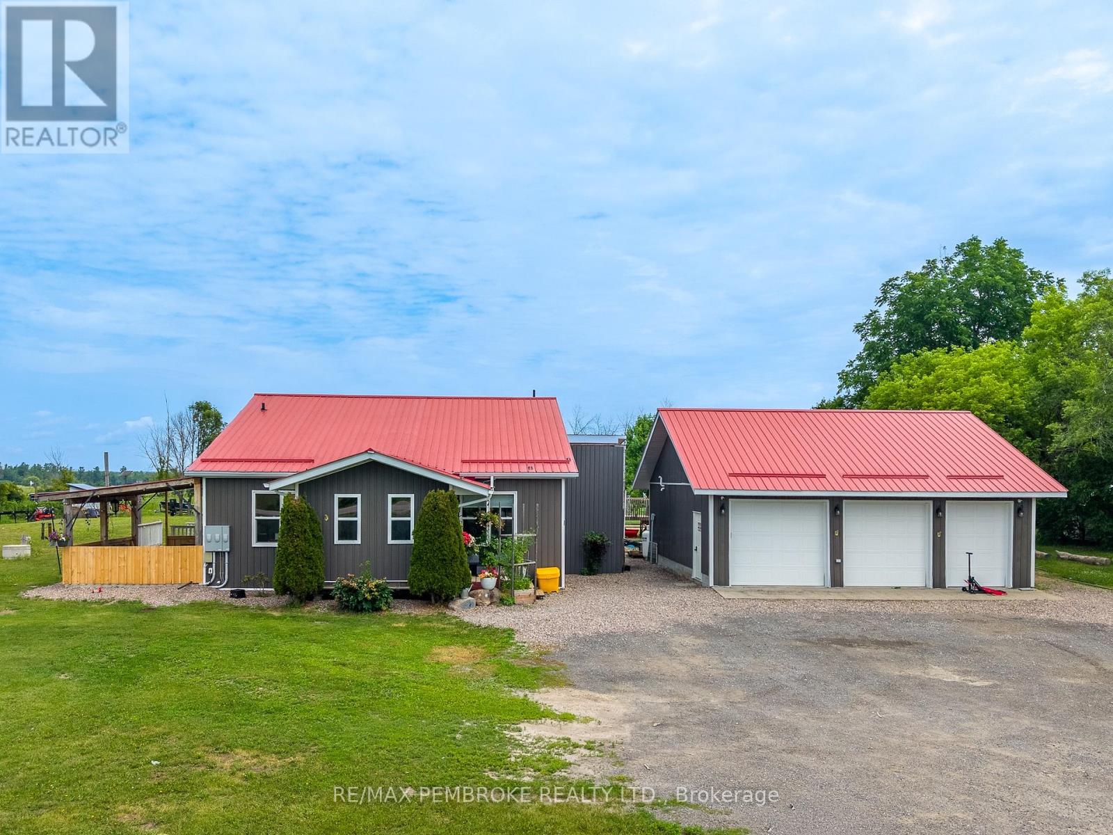 1890 QUEENSLINE ROAD, Whitewater Region, Ontario