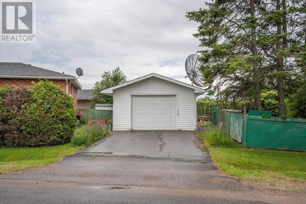 595 Korah Rd, Sault Ste. Marie, Ontario  P6C 4J6 - Photo 5 - SM261717