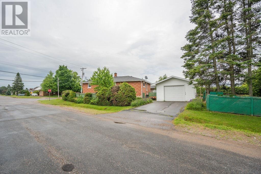 595 Korah Rd, Sault Ste. Marie, Ontario  P6C 4J6 - Photo 4 - SM261717
