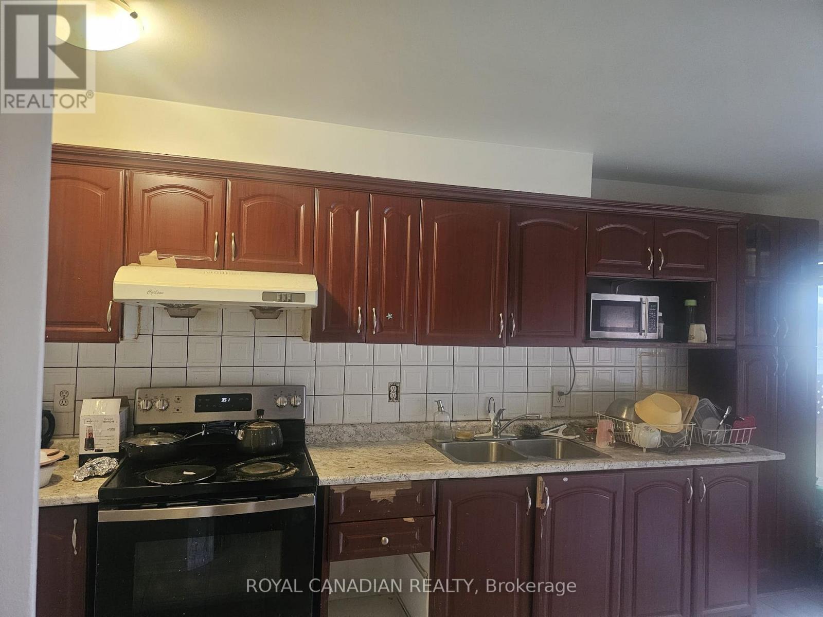 112 Lauraglen Crescent, Brampton, Ontario  L6Y 5A3 - Photo 5 - W13521628