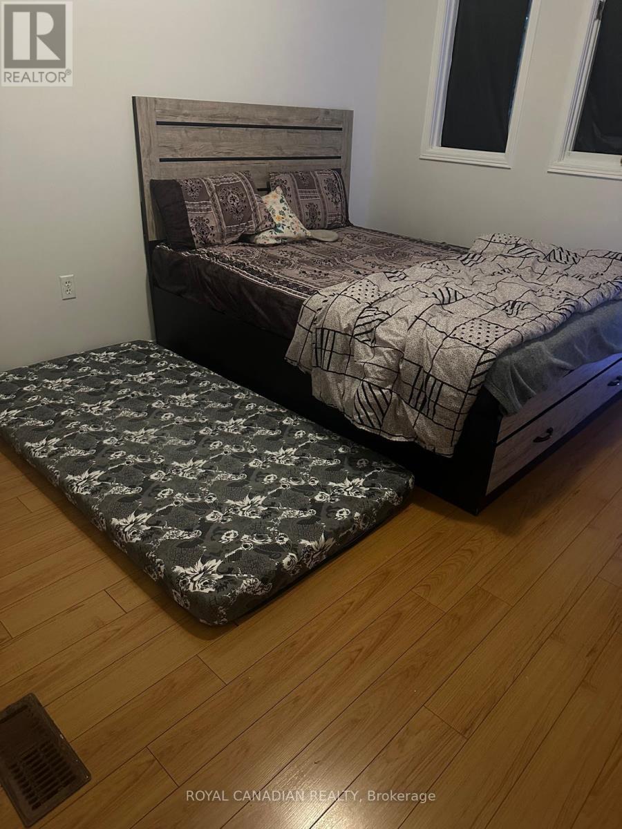 112 Lauraglen Crescent, Brampton, Ontario  L6Y 5A3 - Photo 9 - W13521628
