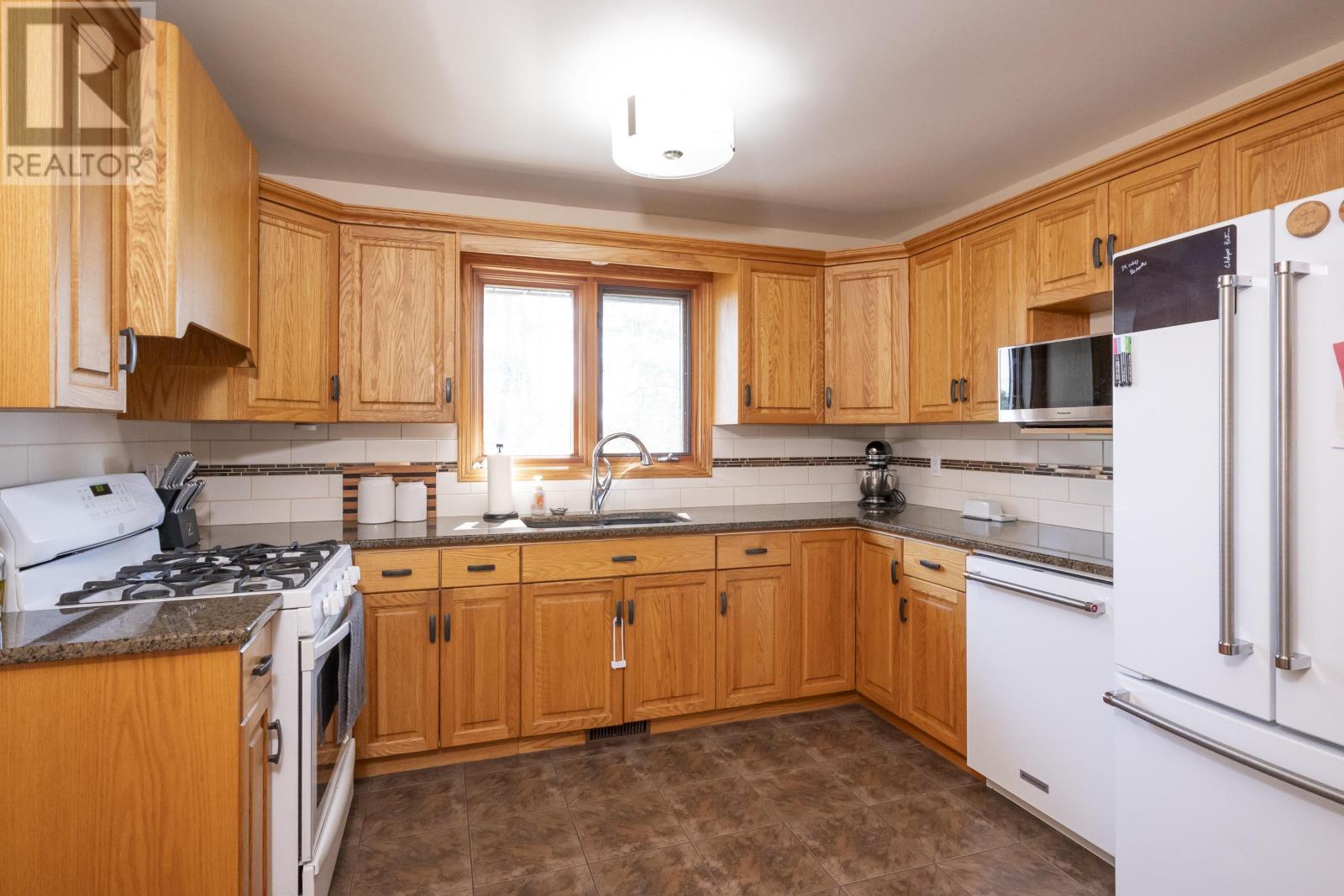 107 Sapphire Dr, Thunder Bay, Ontario  P7G 1A8 - Photo 12 - TB2601797