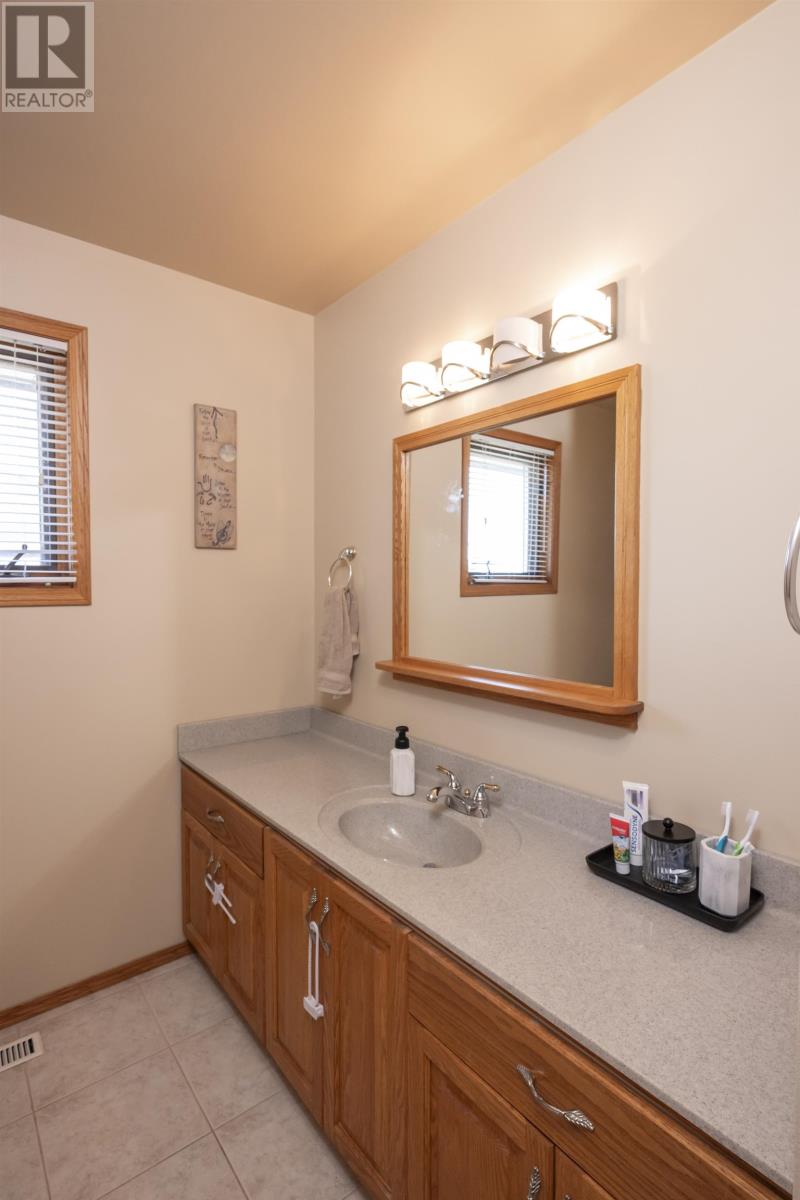 107 Sapphire Dr, Thunder Bay, Ontario  P7G 1A8 - Photo 29 - TB2601797