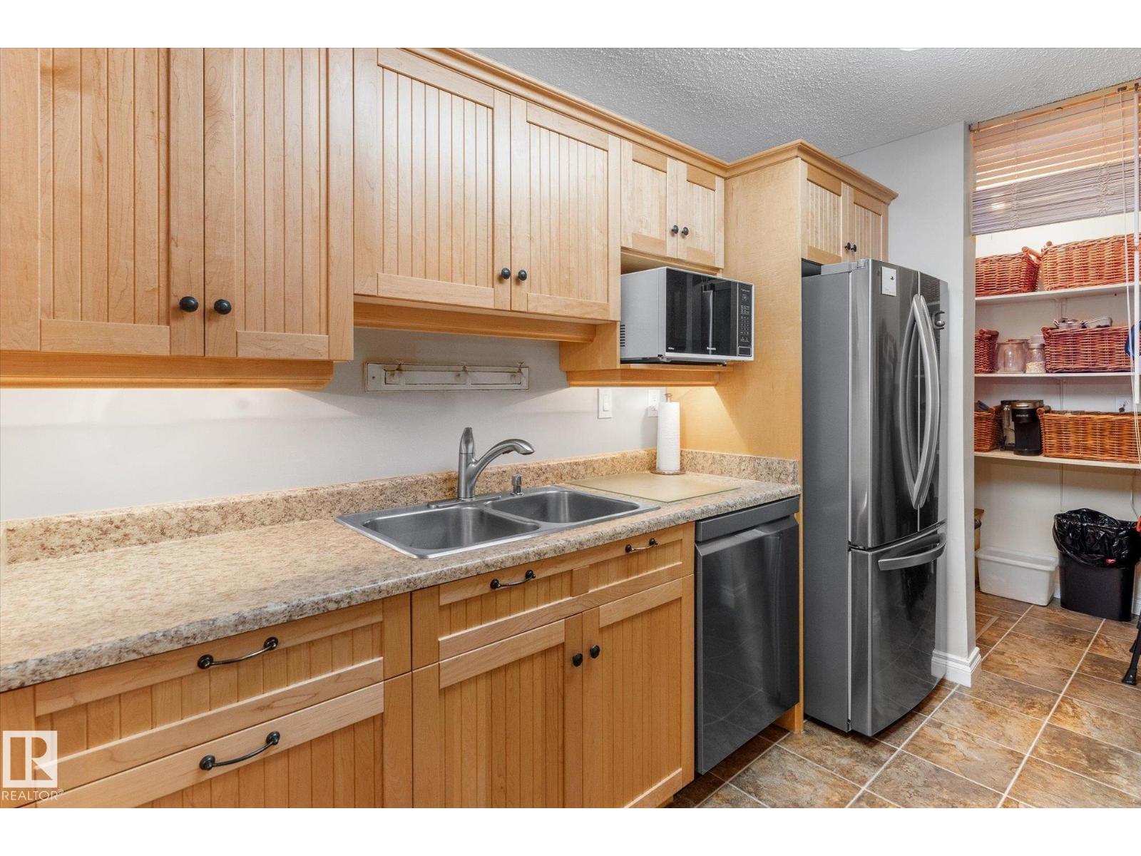 5802 172 St NW, Edmonton, Alberta  T6M 1B4 - Photo 5 - E4496922