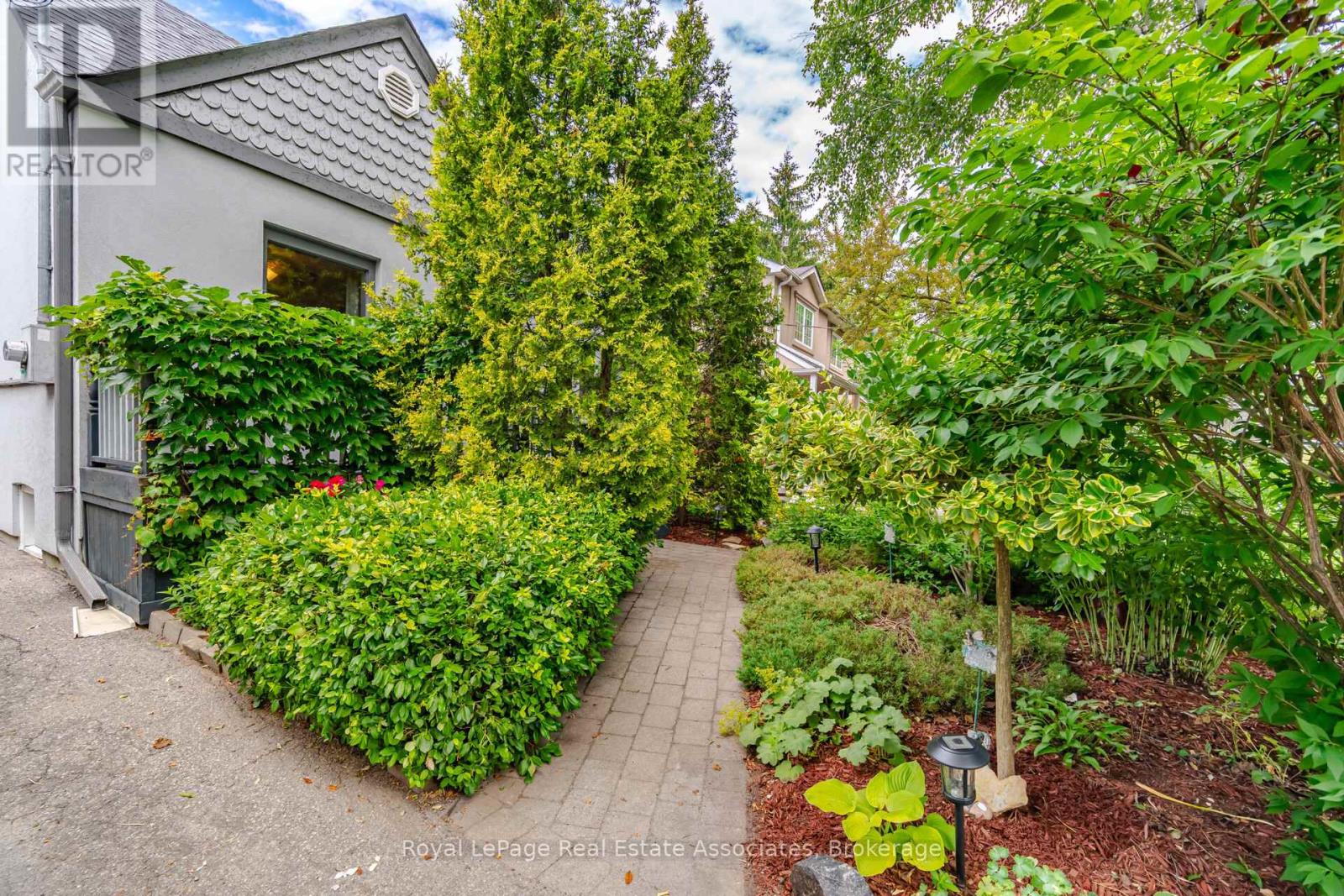 32 Plaxton Drive, Toronto, Ontario  M4B 2P9 - Photo 1 - E13526904