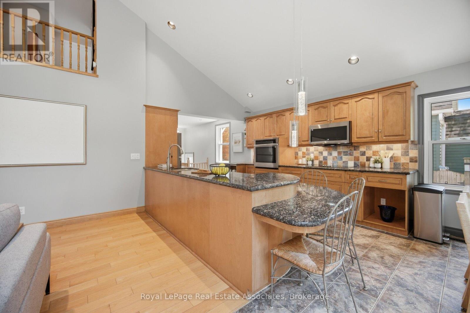 32 Plaxton Drive, Toronto, Ontario  M4B 2P9 - Photo 11 - E13526904