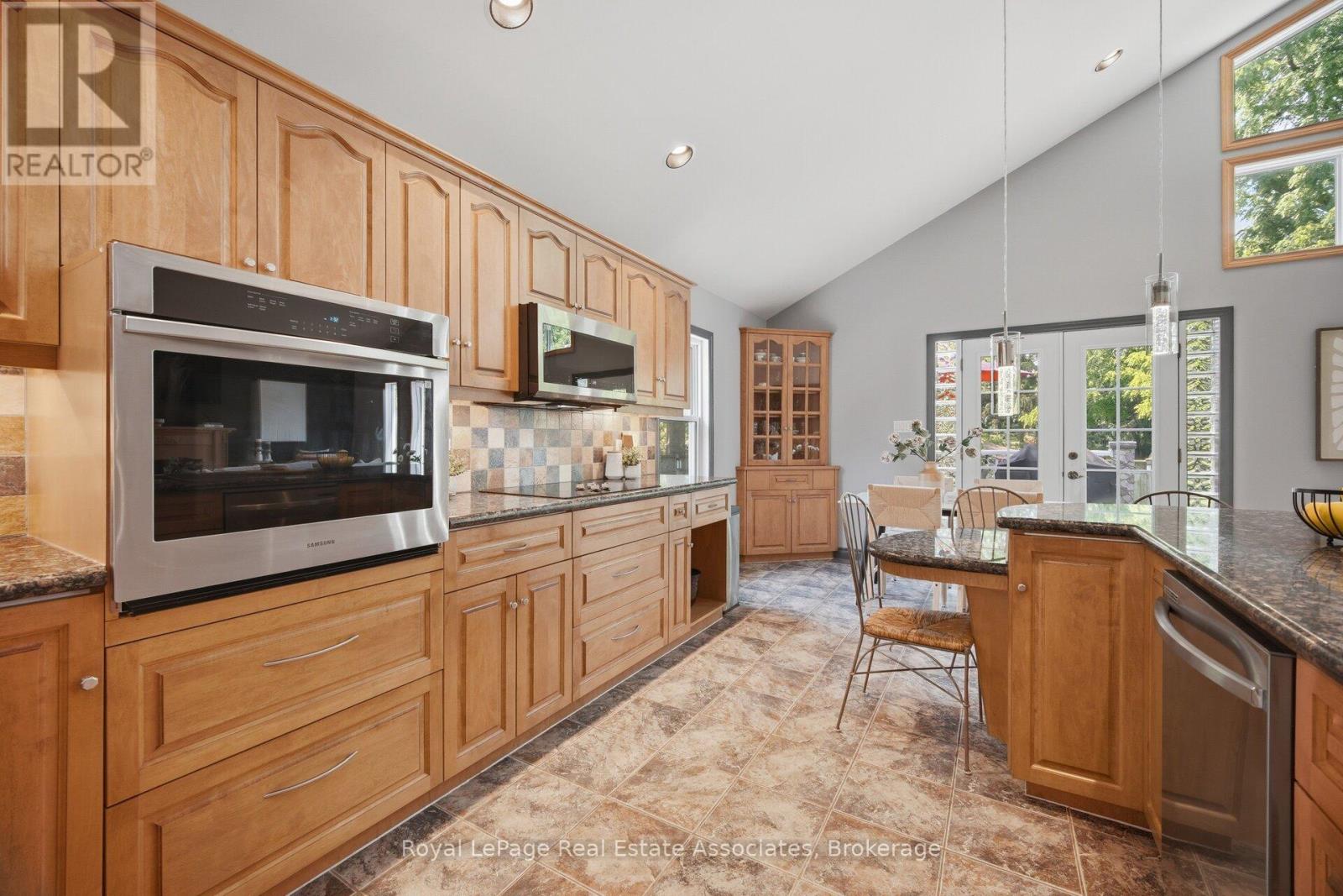 32 Plaxton Drive, Toronto, Ontario  M4B 2P9 - Photo 14 - E13526904