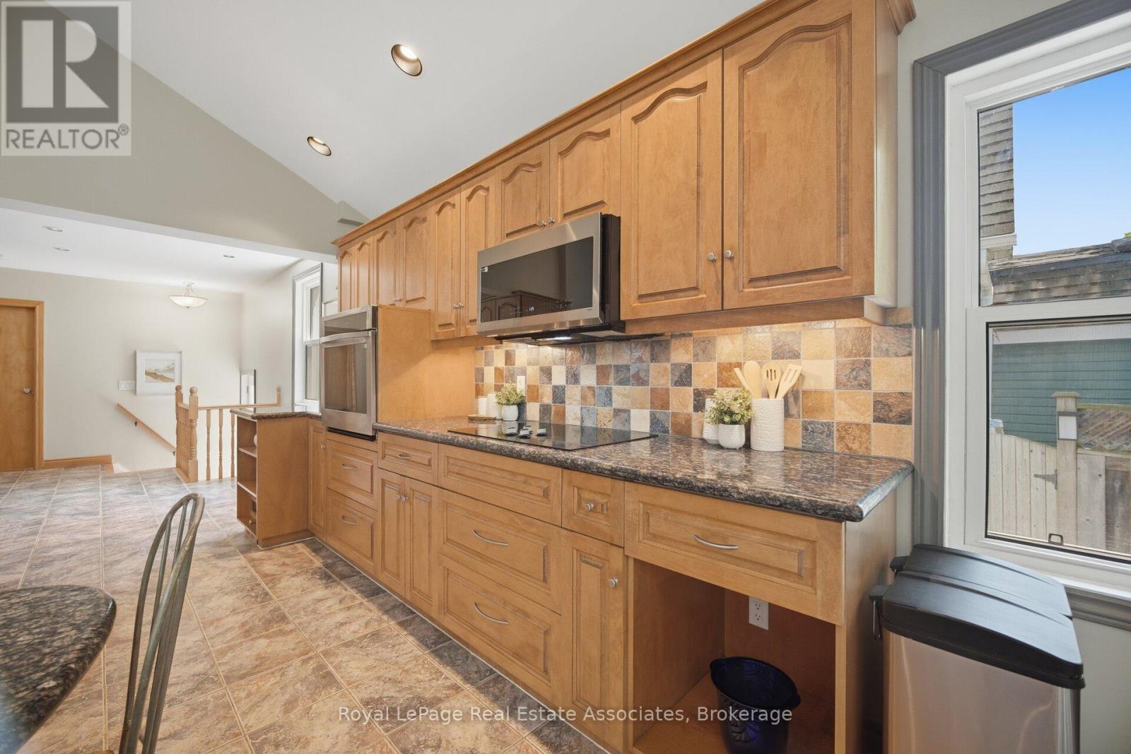 32 Plaxton Drive, Toronto, Ontario  M4B 2P9 - Photo 15 - E13526904