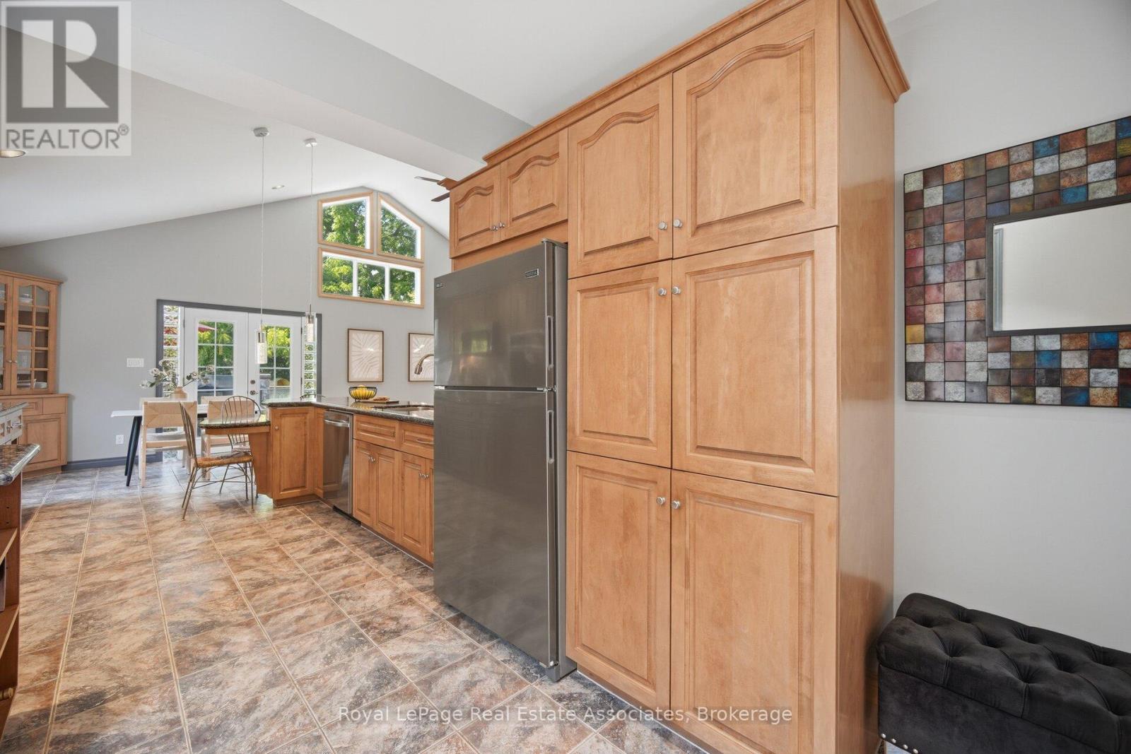 32 Plaxton Drive, Toronto, Ontario  M4B 2P9 - Photo 16 - E13526904