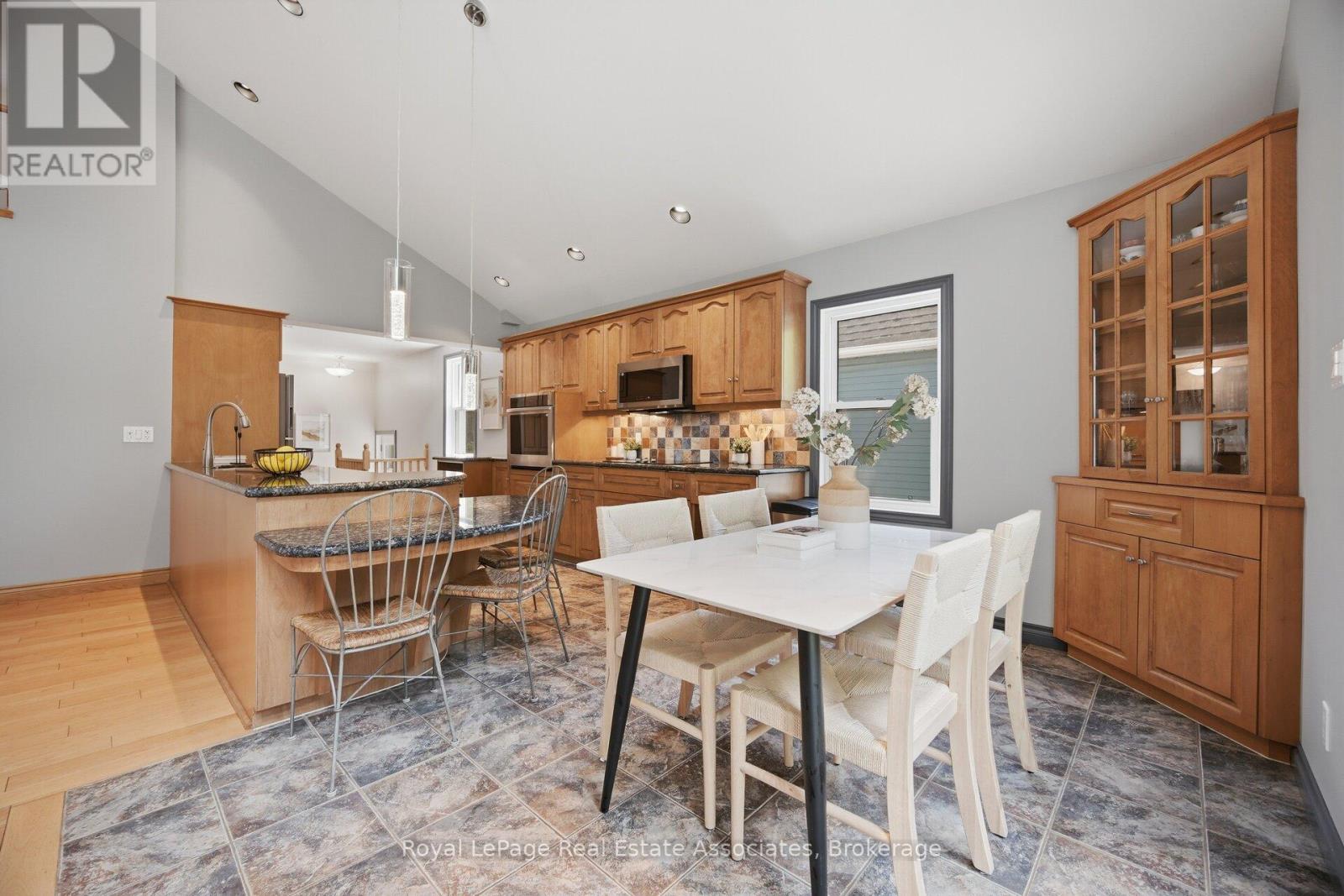 32 Plaxton Drive, Toronto, Ontario  M4B 2P9 - Photo 19 - E13526904