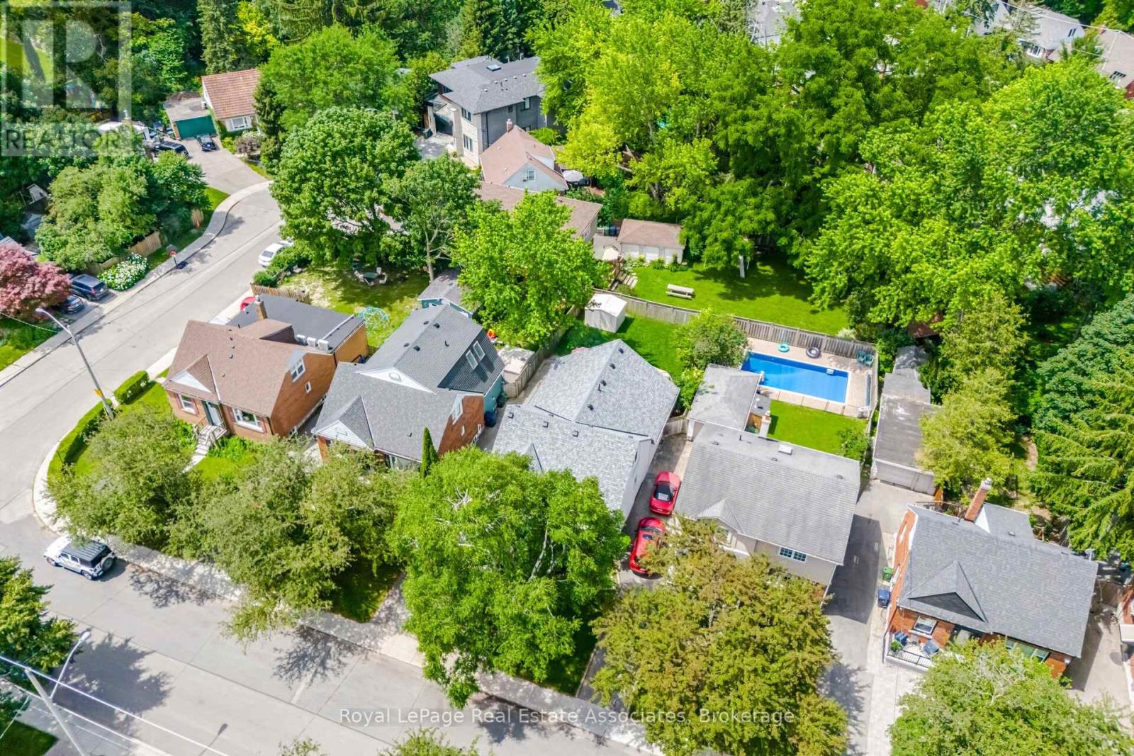 32 Plaxton Drive, Toronto, Ontario  M4B 2P9 - Photo 2 - E13526904