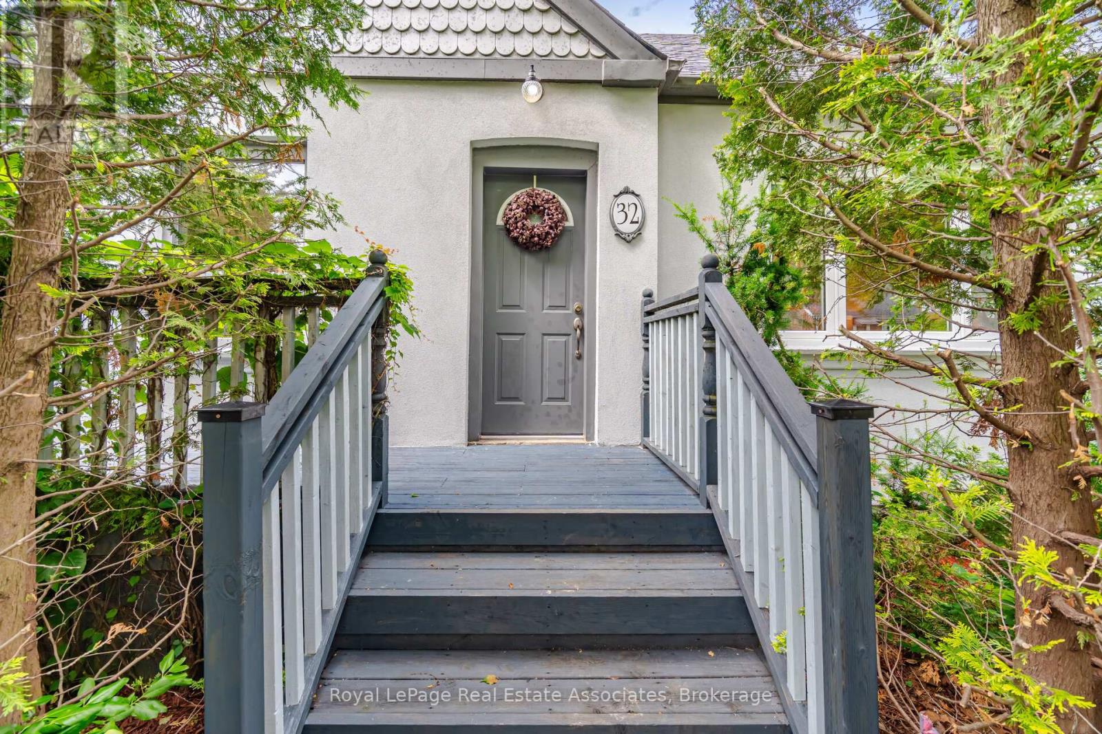 32 Plaxton Drive, Toronto, Ontario  M4B 2P9 - Photo 4 - E13526904