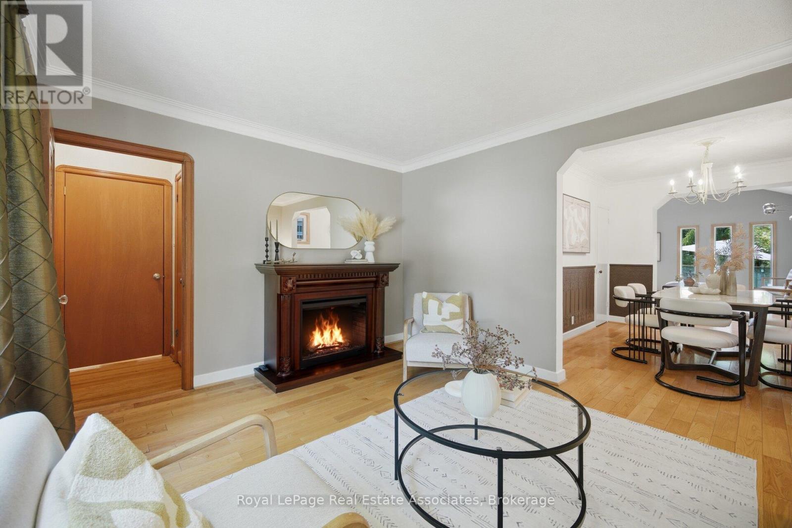 32 Plaxton Drive, Toronto, Ontario  M4B 2P9 - Photo 7 - E13526904
