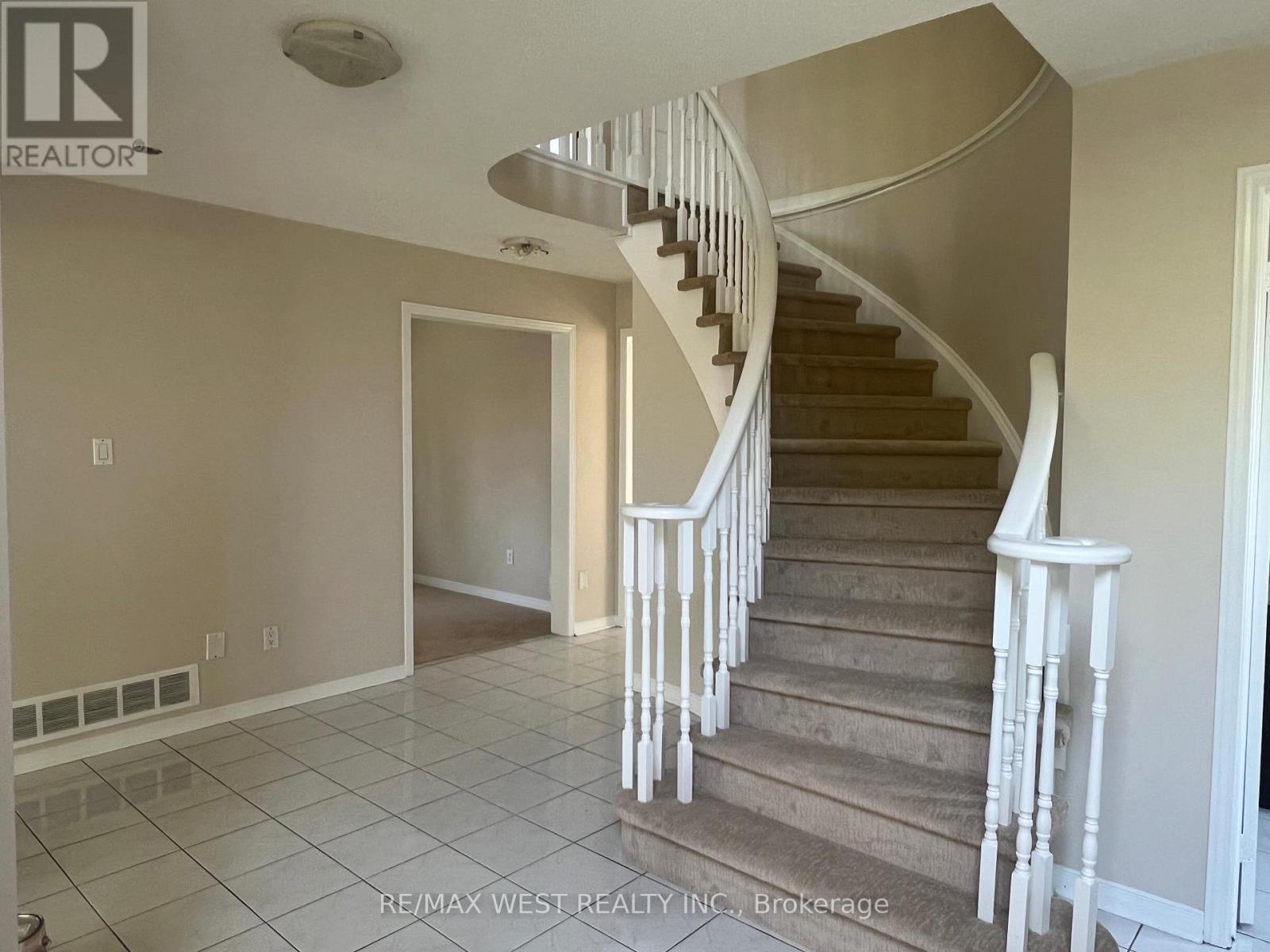 60 Furrow Drive, Whitby, Ontario  L1R 1Y7 - Photo 3 - E13526936