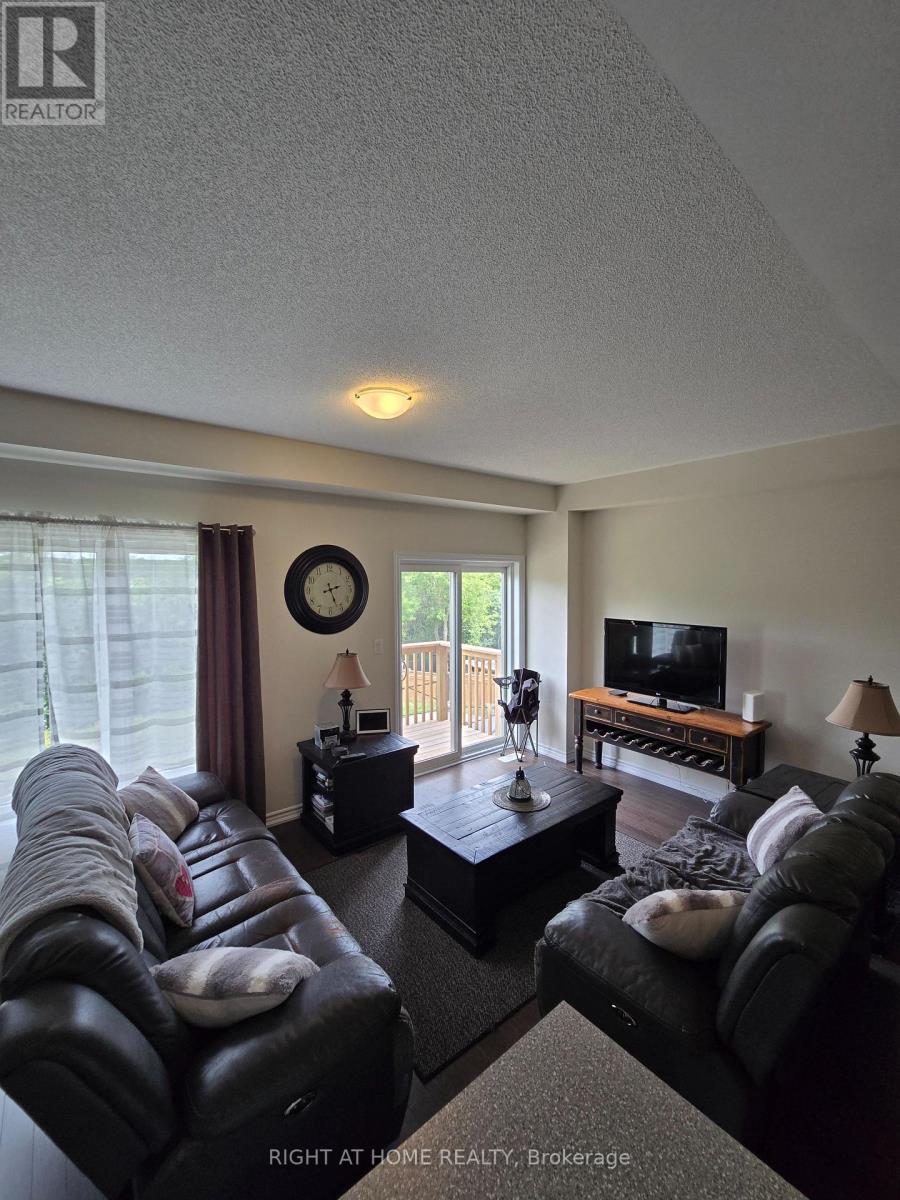 98 Senay Circle Nw, Clarington, Ontario  L1E 0G9 - Photo 3 - E13526956