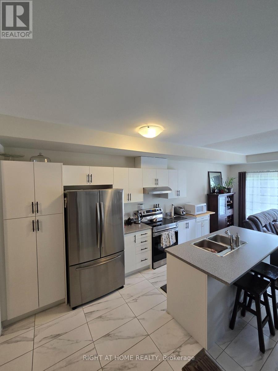 98 Senay Circle Nw, Clarington, Ontario  L1E 0G9 - Photo 5 - E13526956