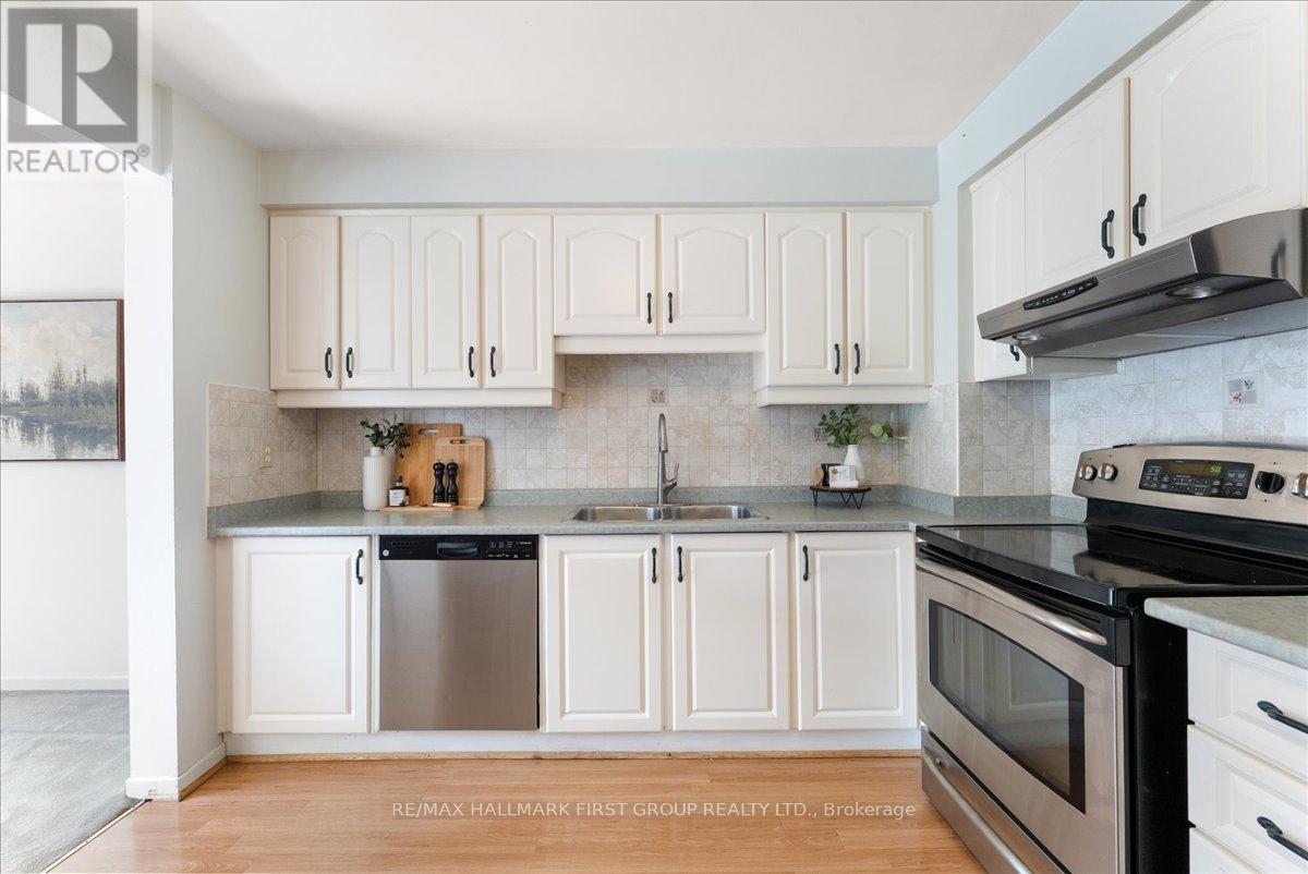 16 Goodfellow Street, Whitby, Ontario  L1P 1C4 - Photo 17 - E13527014