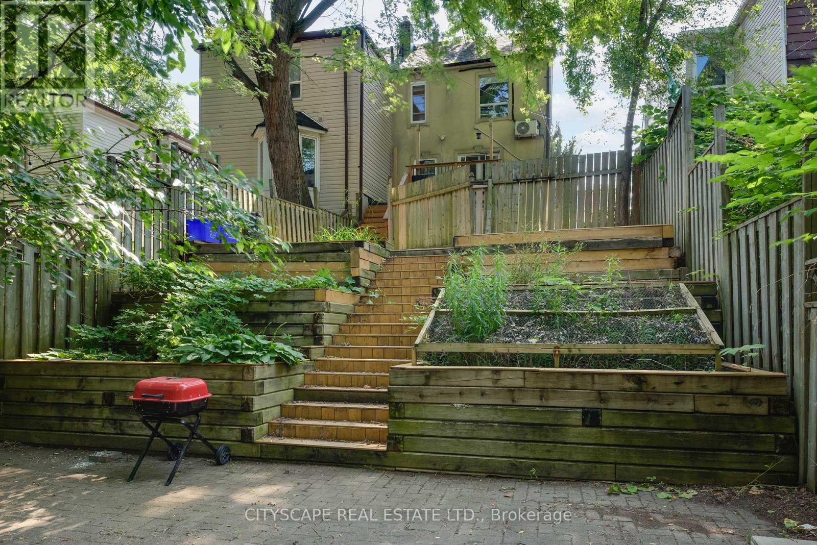 Upper - 193 Coxwell Avenue, Toronto, Ontario M4L 3B4 - Photo 19 - E13527168