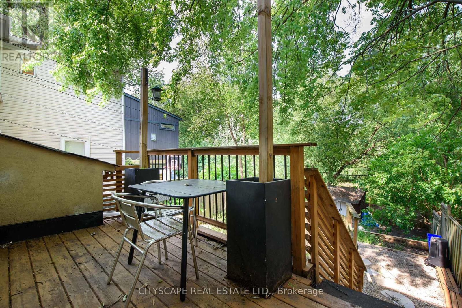 Upper - 193 Coxwell Avenue, Toronto, Ontario M4L 3B4 - Photo 22 - E13527168