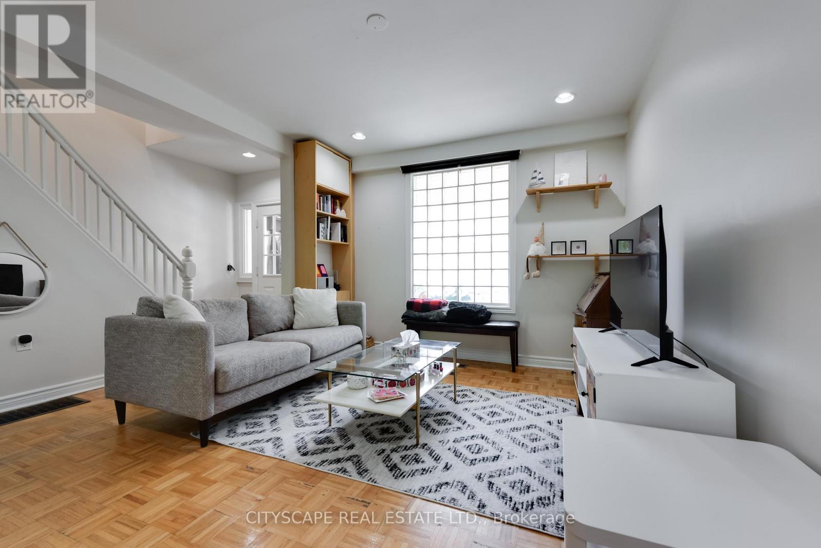 Upper - 193 Coxwell Avenue, Toronto, Ontario M4L 3B4 - Photo 4 - E13527168
