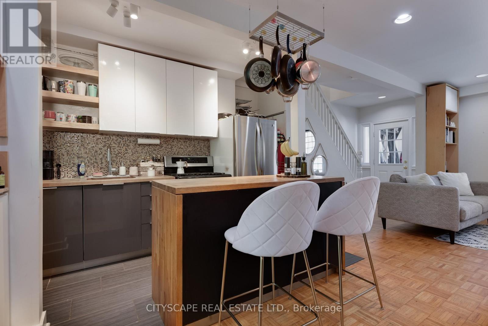 Upper - 193 Coxwell Avenue, Toronto, Ontario M4L 3B4 - Photo 6 - E13527168