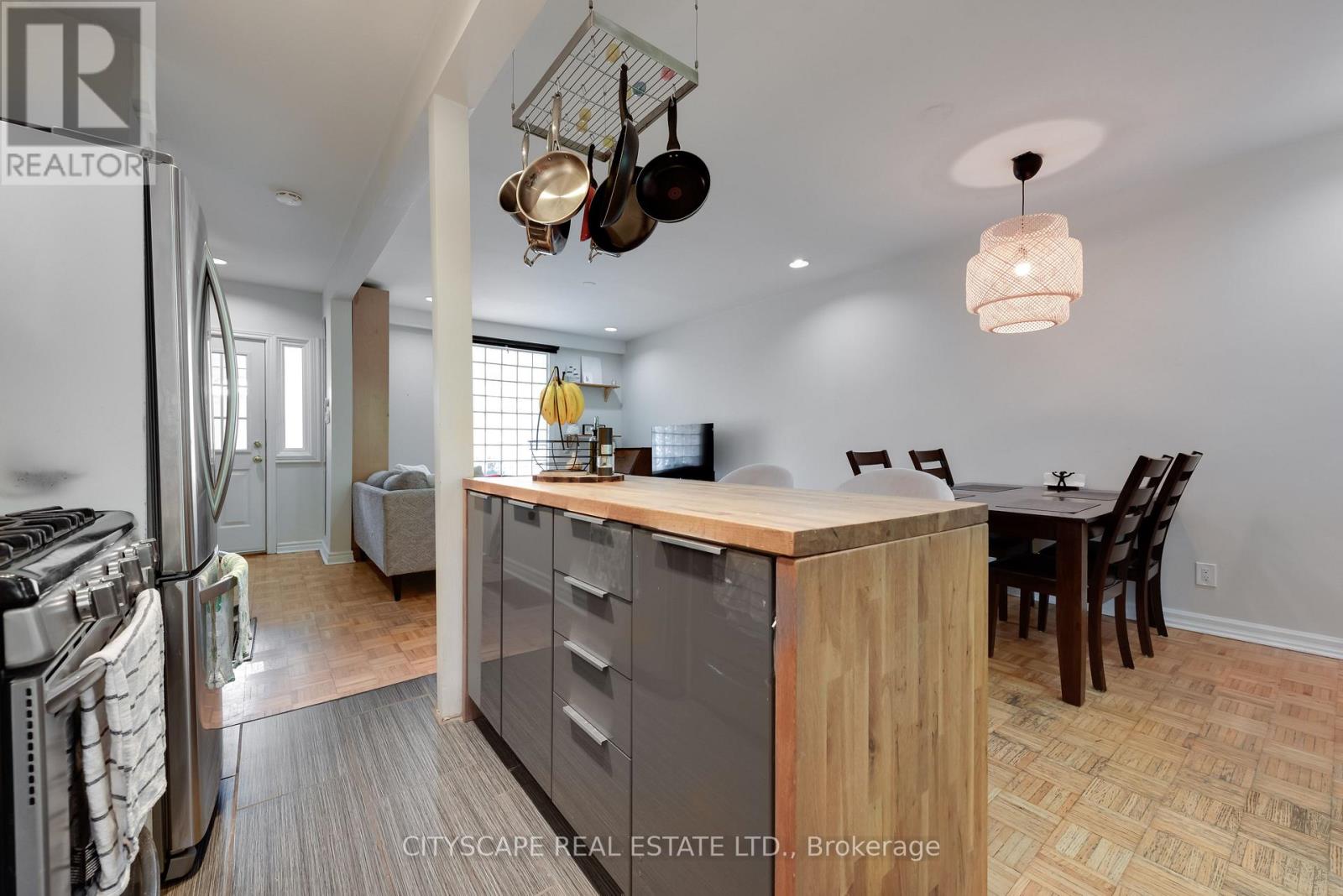 Upper - 193 Coxwell Avenue, Toronto, Ontario M4L 3B4 - Photo 7 - E13527168