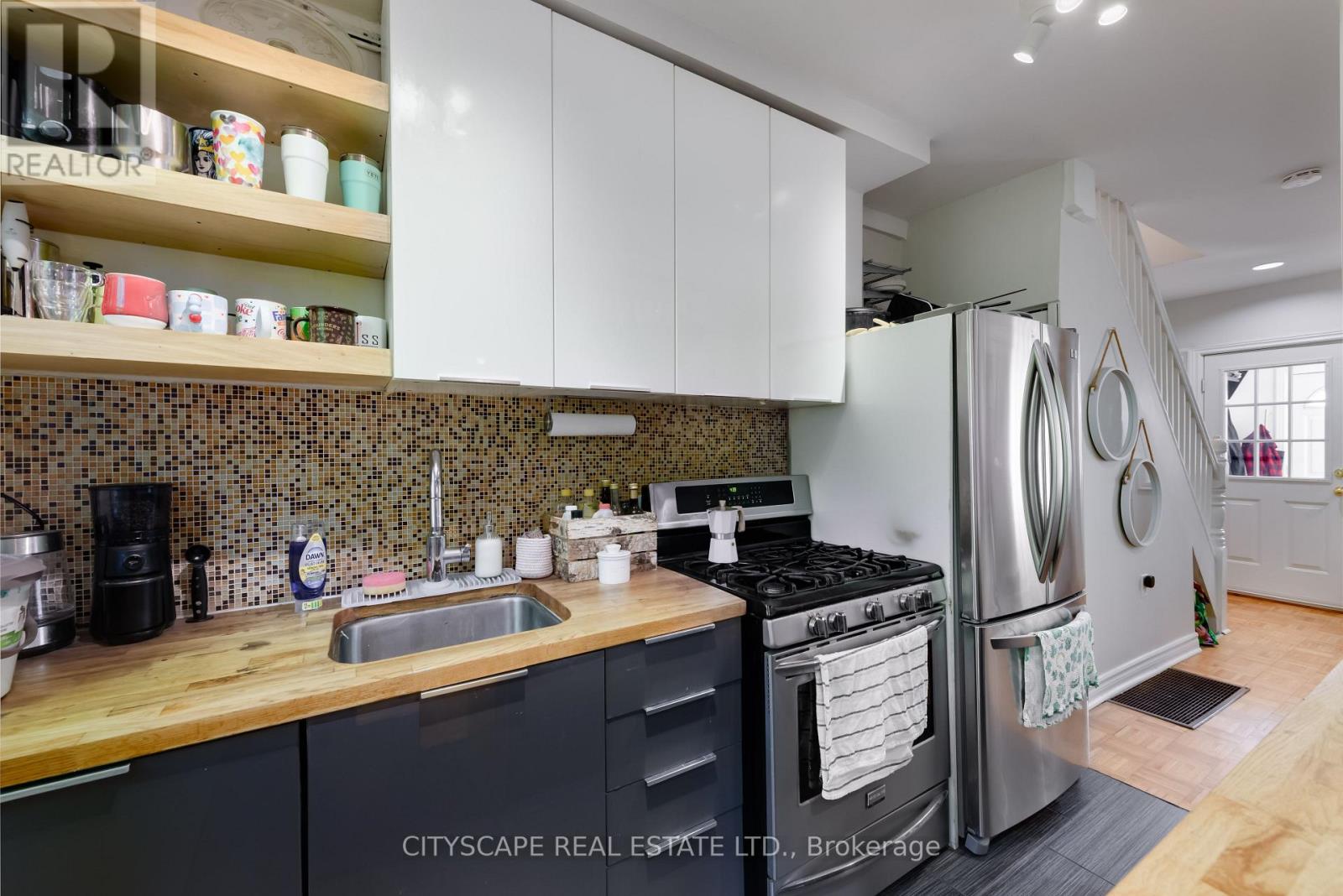 Upper - 193 Coxwell Avenue, Toronto, Ontario M4L 3B4 - Photo 8 - E13527168