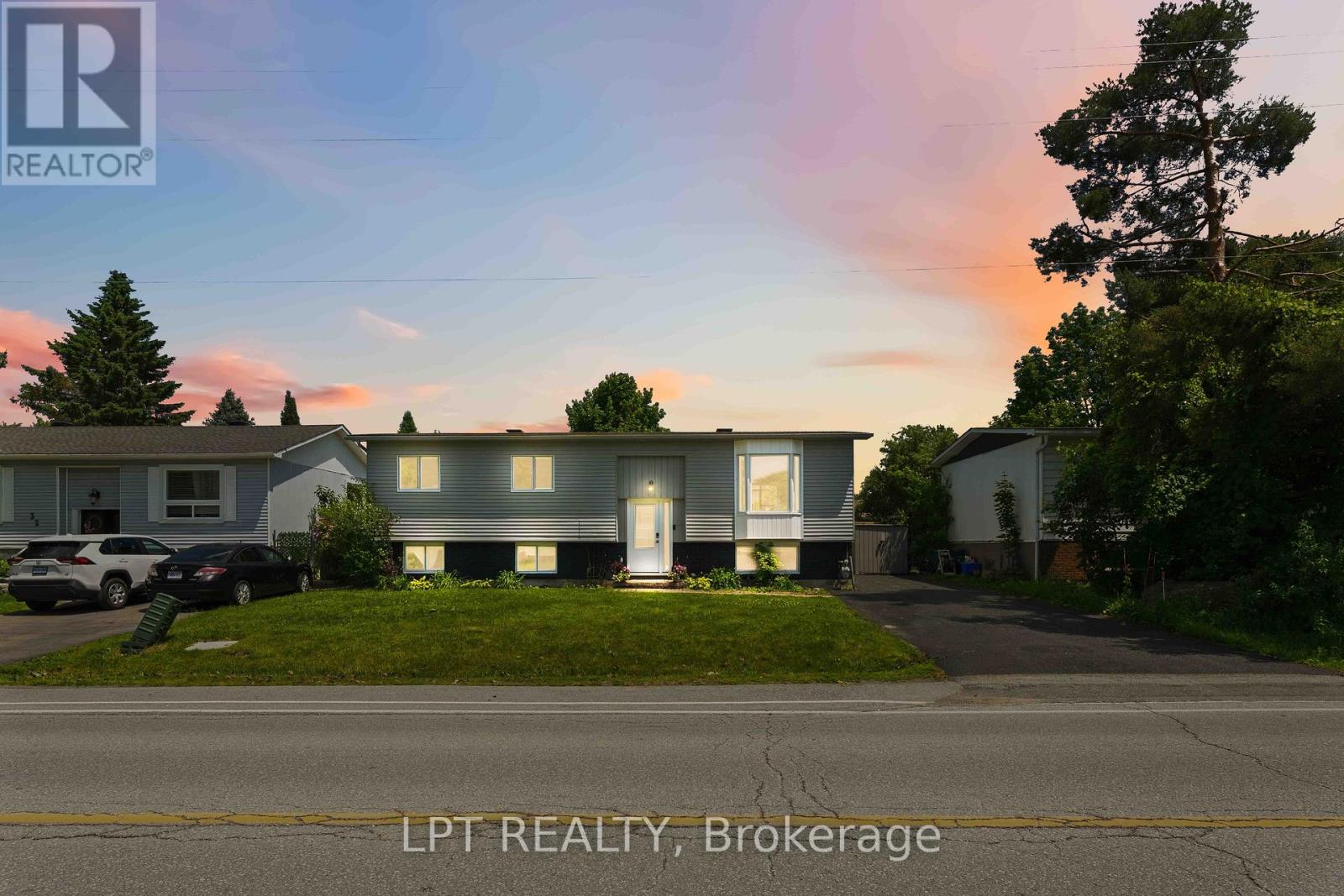 34 FRINGEWOOD DRIVE, Ottawa, Ontario