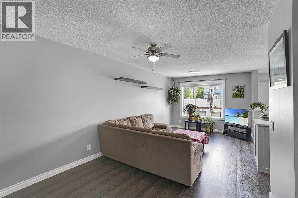 274 Somerside Park SW, Calgary, Alberta  T2Y 3G5 - Photo 6 - A2326557