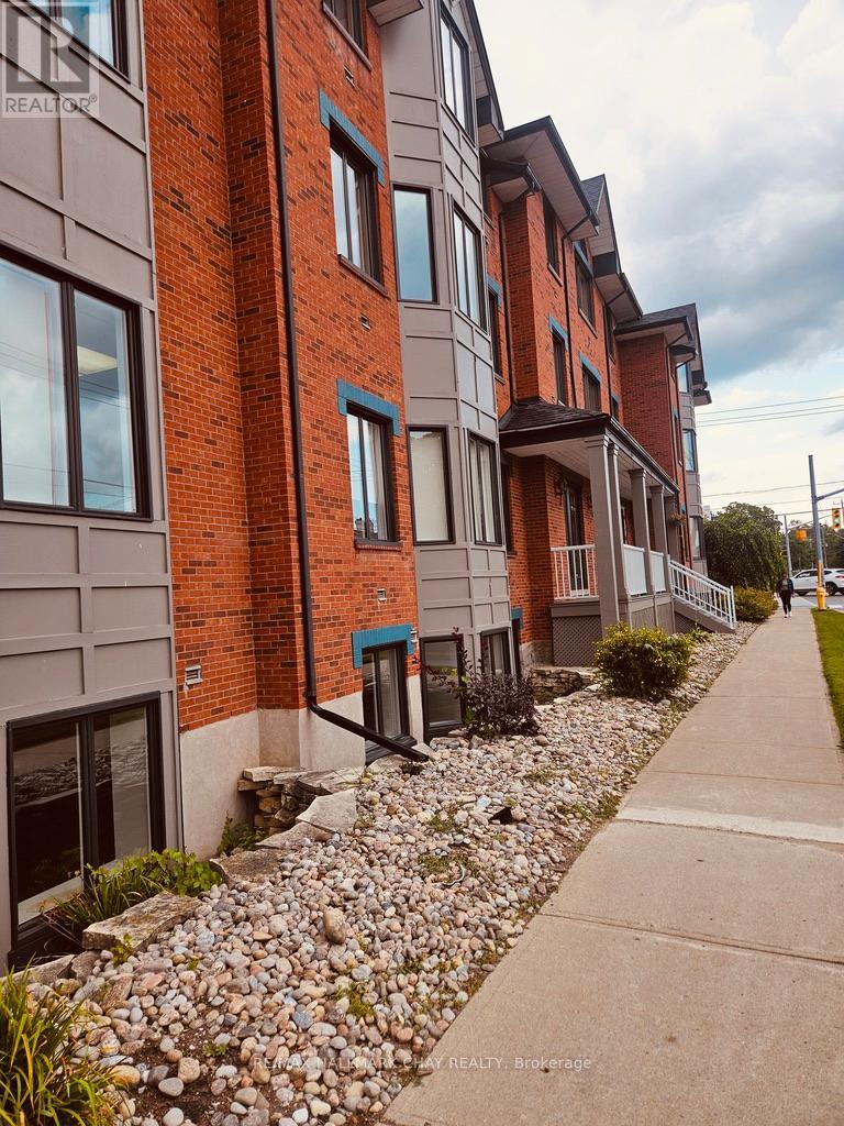 300 - 152 BAYFIELD STREET, Barrie, Ontario