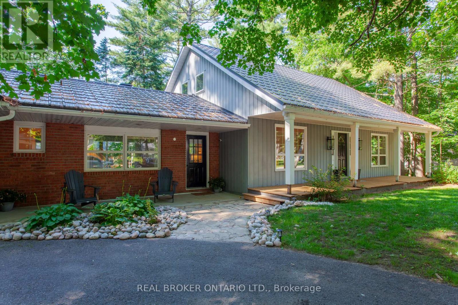 1880 Glen Oak Lane, Severn, Ontario L3V 7J1 - Photo 2 - S13527152