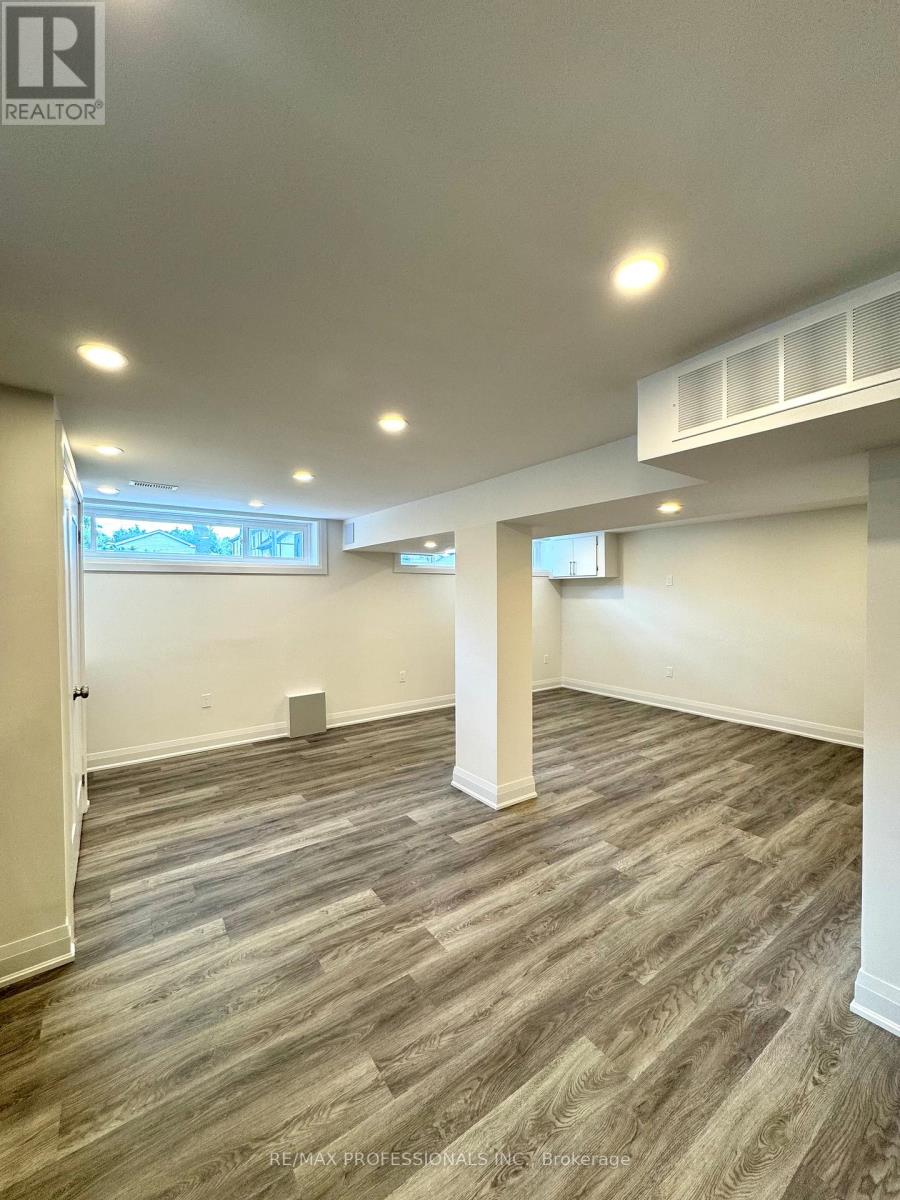 24 Millburn Drive, Toronto, Ontario  M9B 2W9 - Photo 18 - W13526944