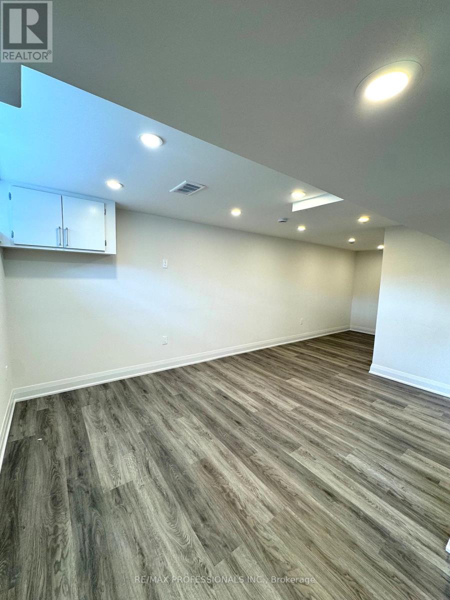 24 Millburn Drive, Toronto, Ontario  M9B 2W9 - Photo 19 - W13526944
