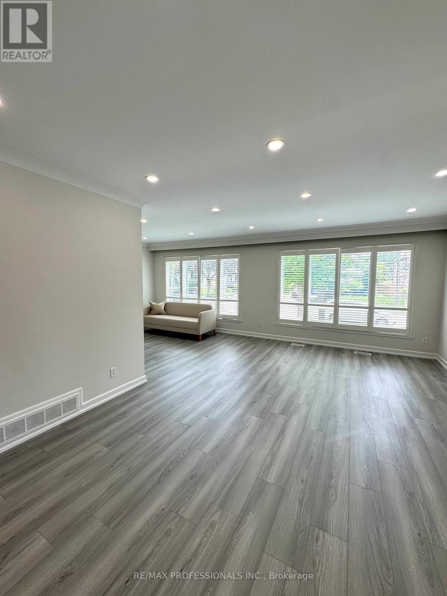 24 Millburn Drive, Toronto, Ontario  M9B 2W9 - Photo 5 - W13526944