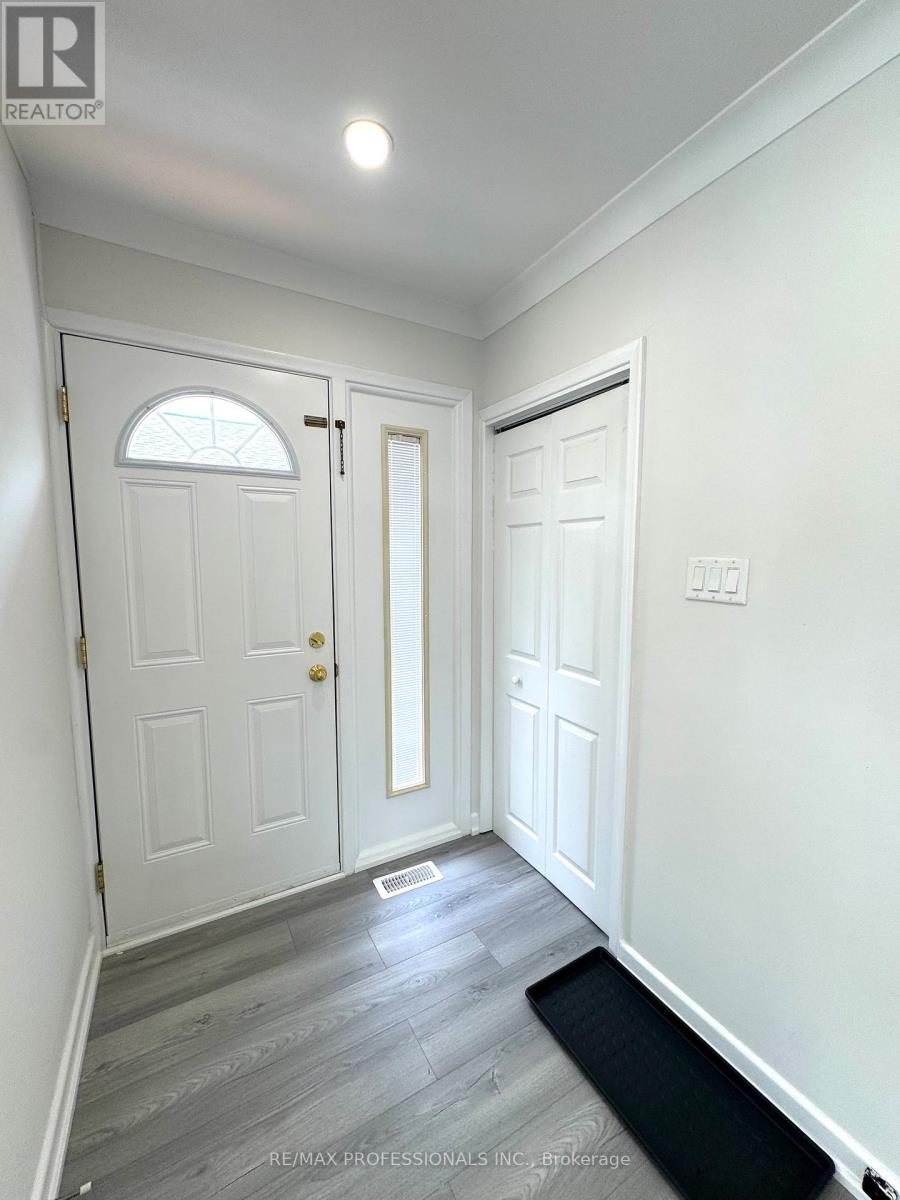 Main - 24 Millburn Drive, Toronto, Ontario  M9B 2W9 - Photo 2 - W13526982