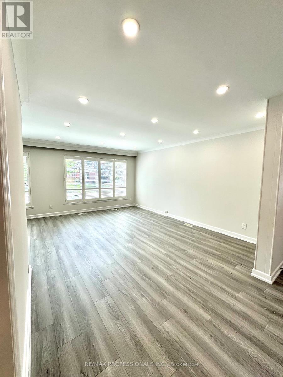 Main - 24 Millburn Drive, Toronto, Ontario  M9B 2W9 - Photo 4 - W13526982