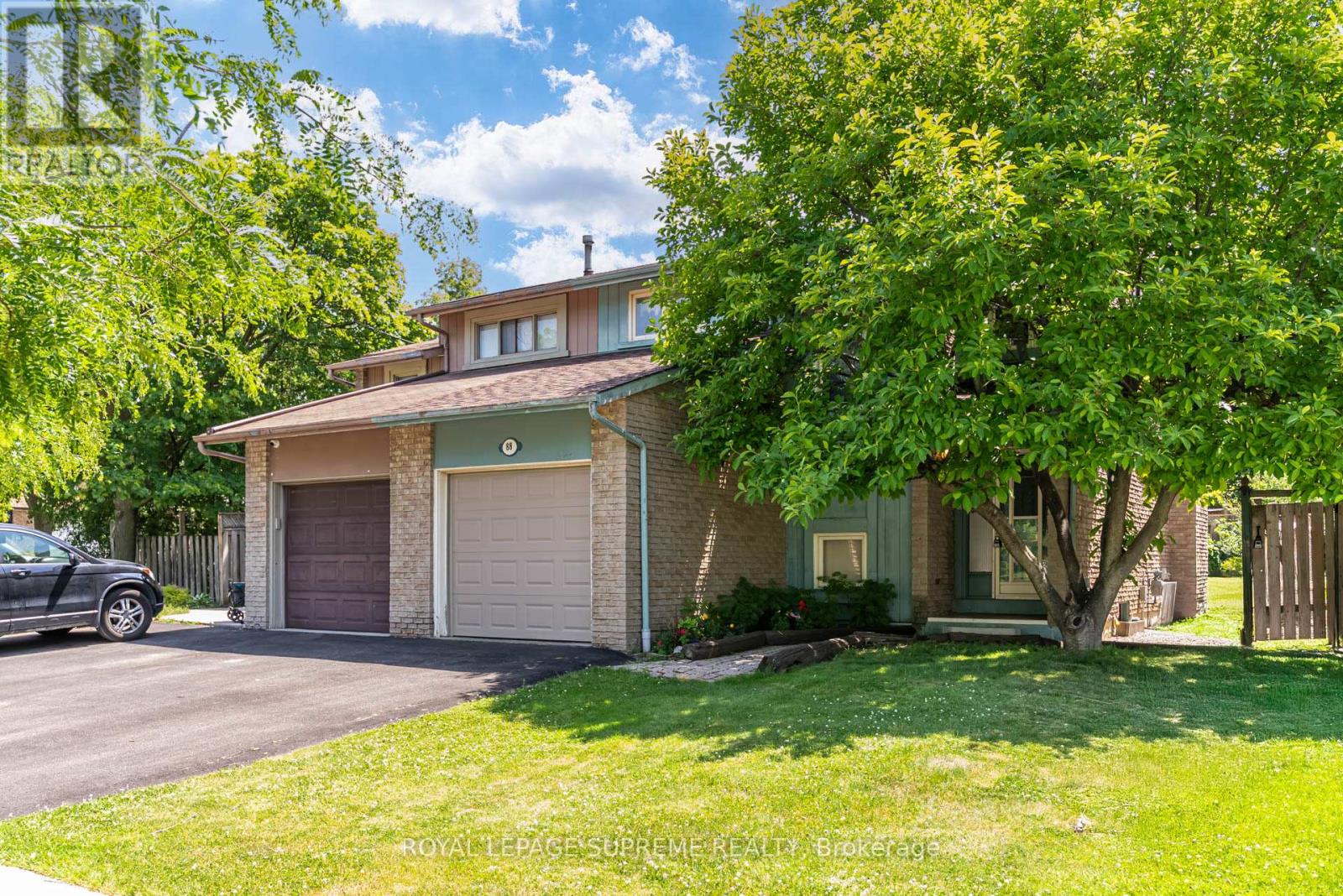 88 Salisbury Circle, Brampton, Ontario  L6V 2Z5 - Photo 2 - W13527028