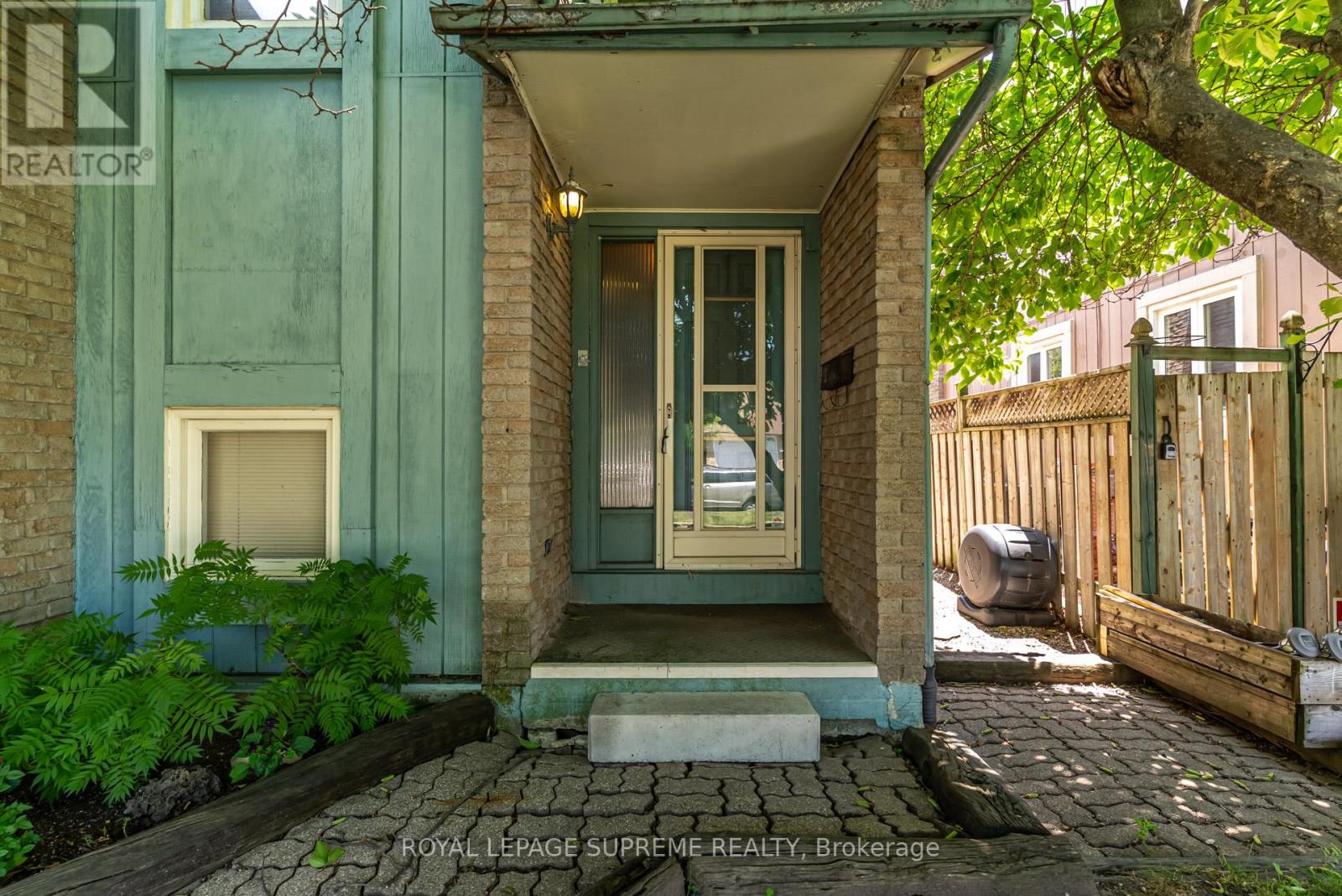 88 Salisbury Circle, Brampton, Ontario  L6V 2Z5 - Photo 3 - W13527028